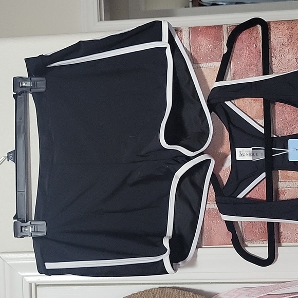Yonique 3 pcs swim set. Tank, shorts, sport bra swim top. Size XXL black & white - Picture 2 of 7
